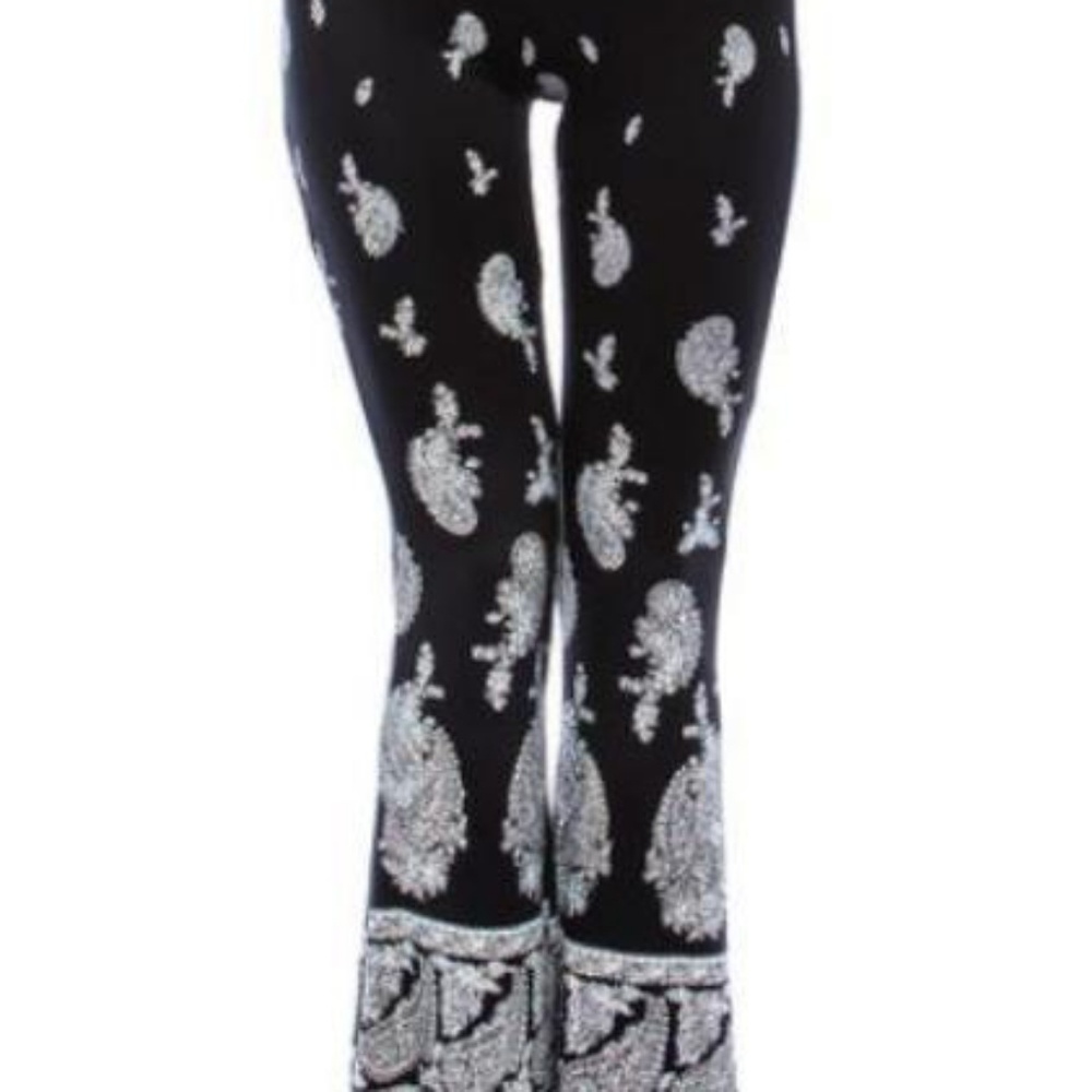 Vocal of USA hippie,  bling, paisley pants.